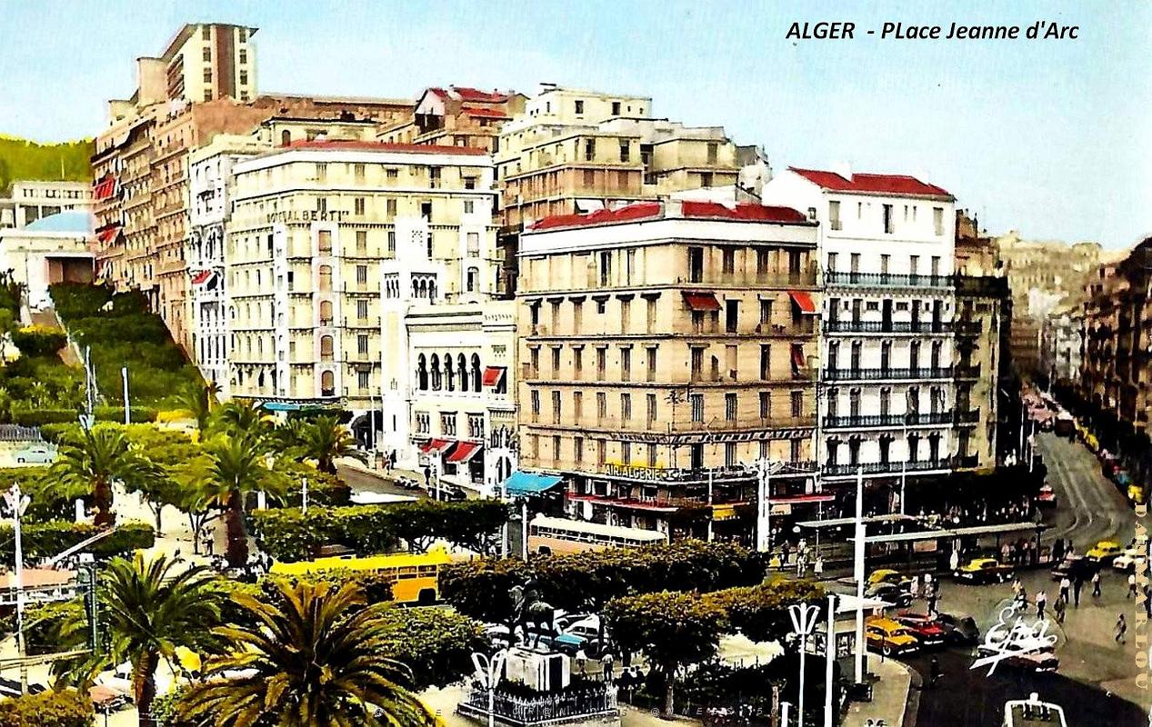 Alger - Place Jeanne d'Arc.jpg
